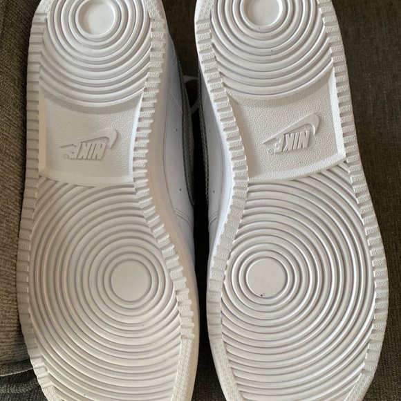 Nike - Picture 5 of 7